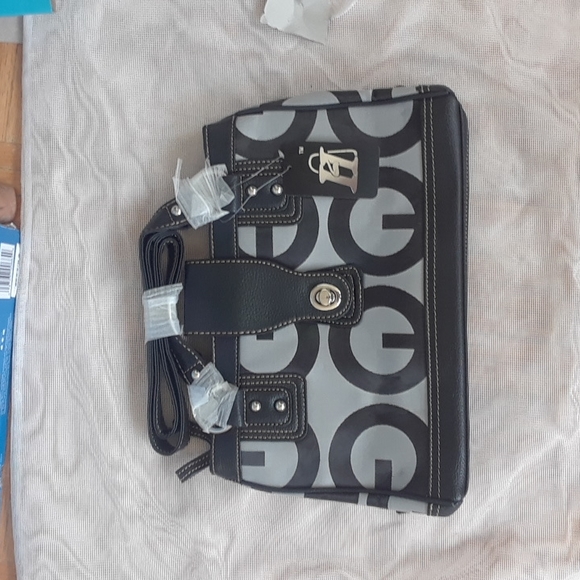 New Handbag - Picture 2 of 4